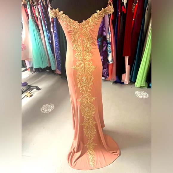 Off shoulder dress - Picture 4 of 4